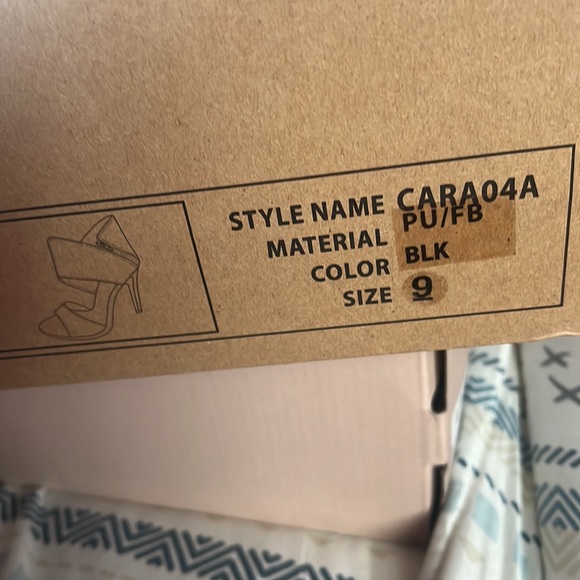 Wild rose heels - Picture 2 of 3